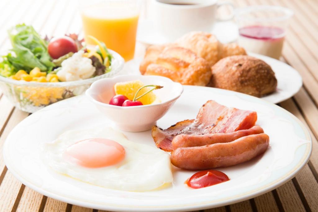 Kansai Airport First Hotel tesisinde konuklar için mevcut kahvaltı seçenekleri