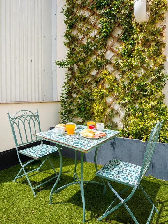 Far Home Bernabeu - Deluxe Doppelzimmer Mit Terrasse