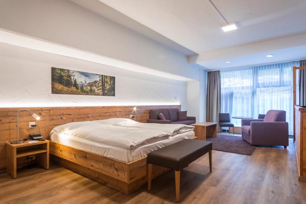 Postel nebo postele na pokoji v ubytování Zermatt Budget Rooms