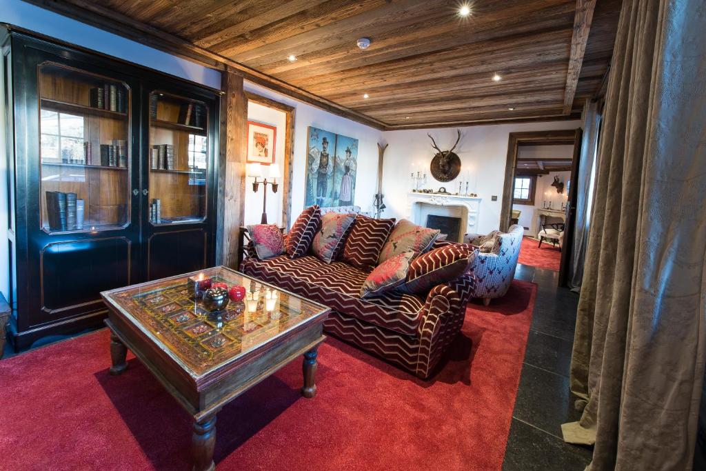a living room with a couch and a coffee table at Le Chalet Blanc in Megève