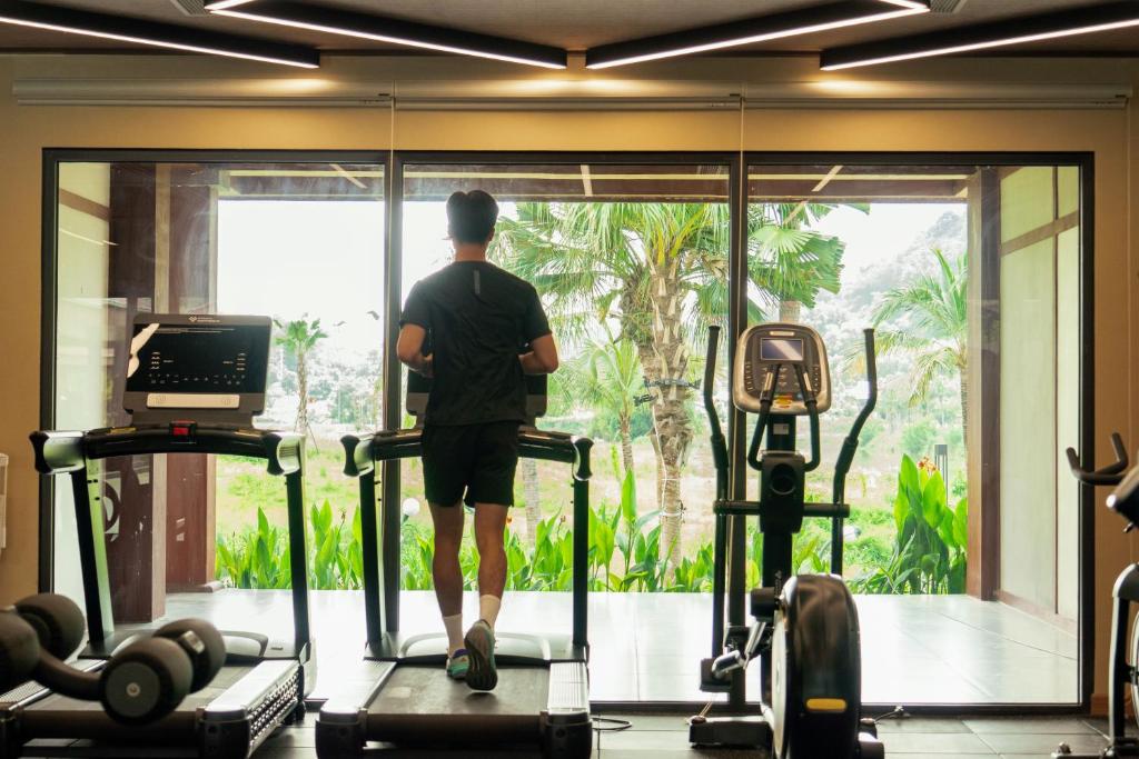 Phòng/tiện nghi tập thể dục tại Flamingo Tan Trao Resort