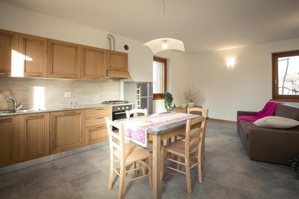 Kuchyň nebo kuchyňský kout v ubytování Agriturismo Mestroni