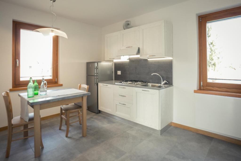 Kuchyň nebo kuchyňský kout v ubytování Agriturismo Mestroni