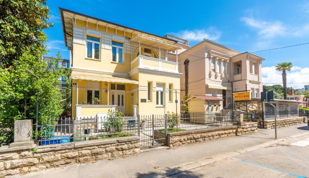 Sea View Boutique Apartman Villa Mediteran near Beach & Old Town