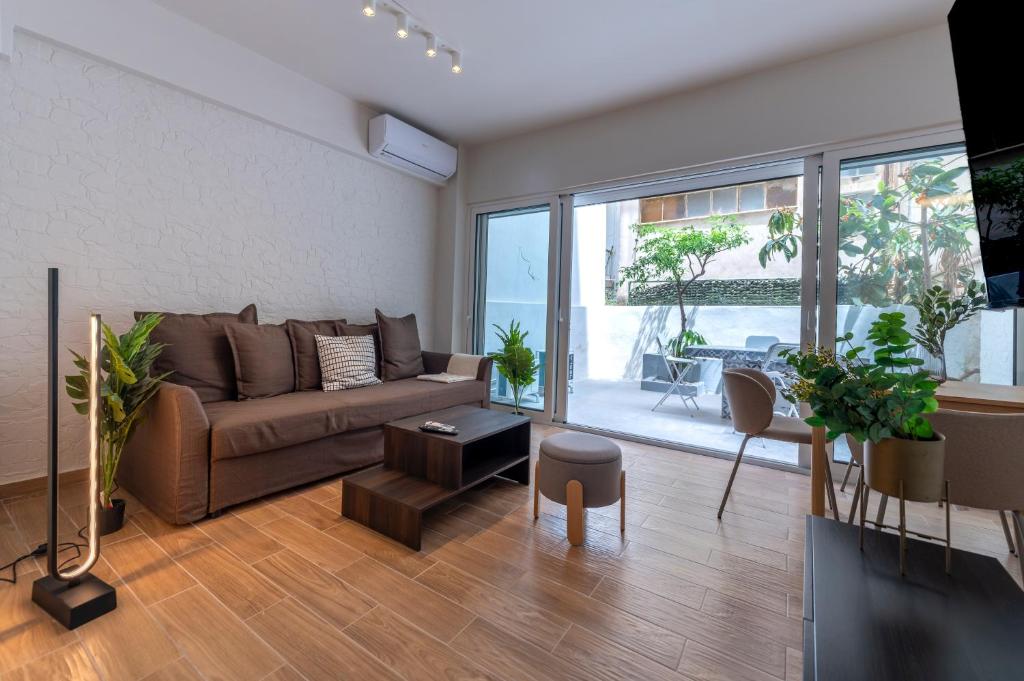 Phaedrus Living Artotines Urban Residence