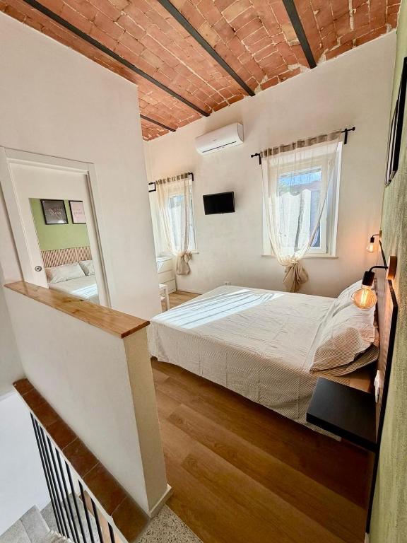 a bedroom with a large bed in a room at Casetta di Dodo - Charm Toscano in Centro in Collesalvetti