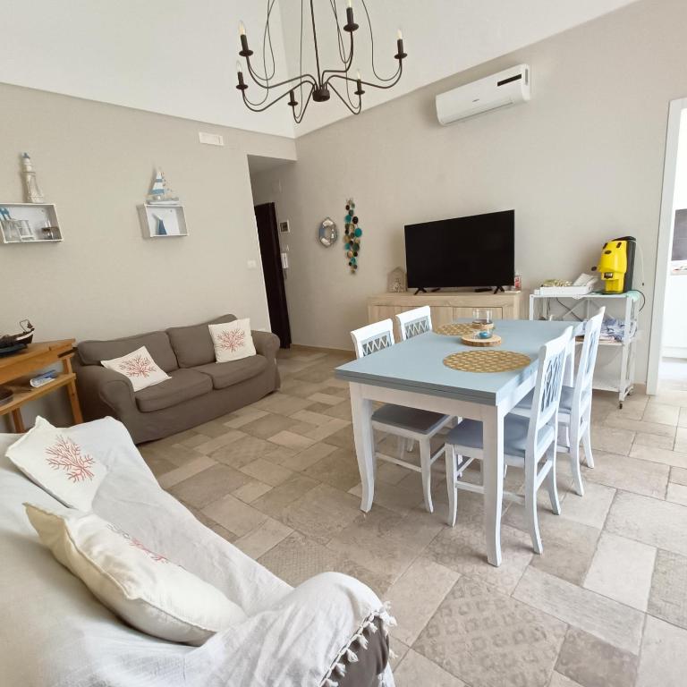 a living room with a table and a couch at CasaCalò in Gallipoli