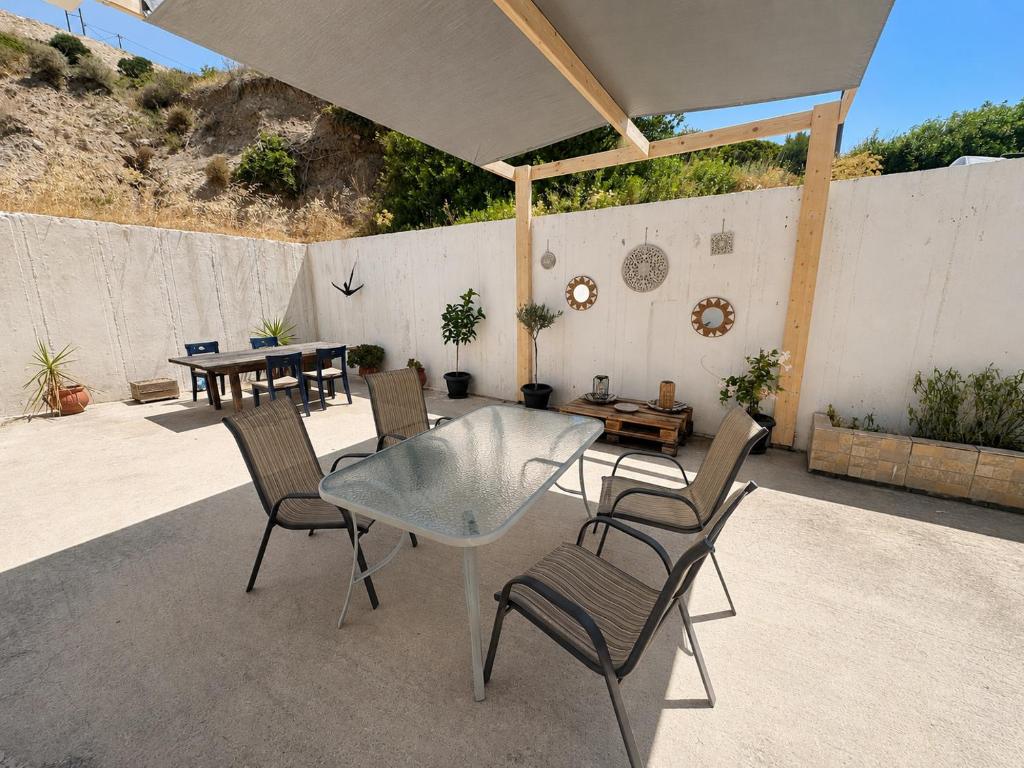 Sunny Retreat - Kefalos Stay with Patio Parking & gym