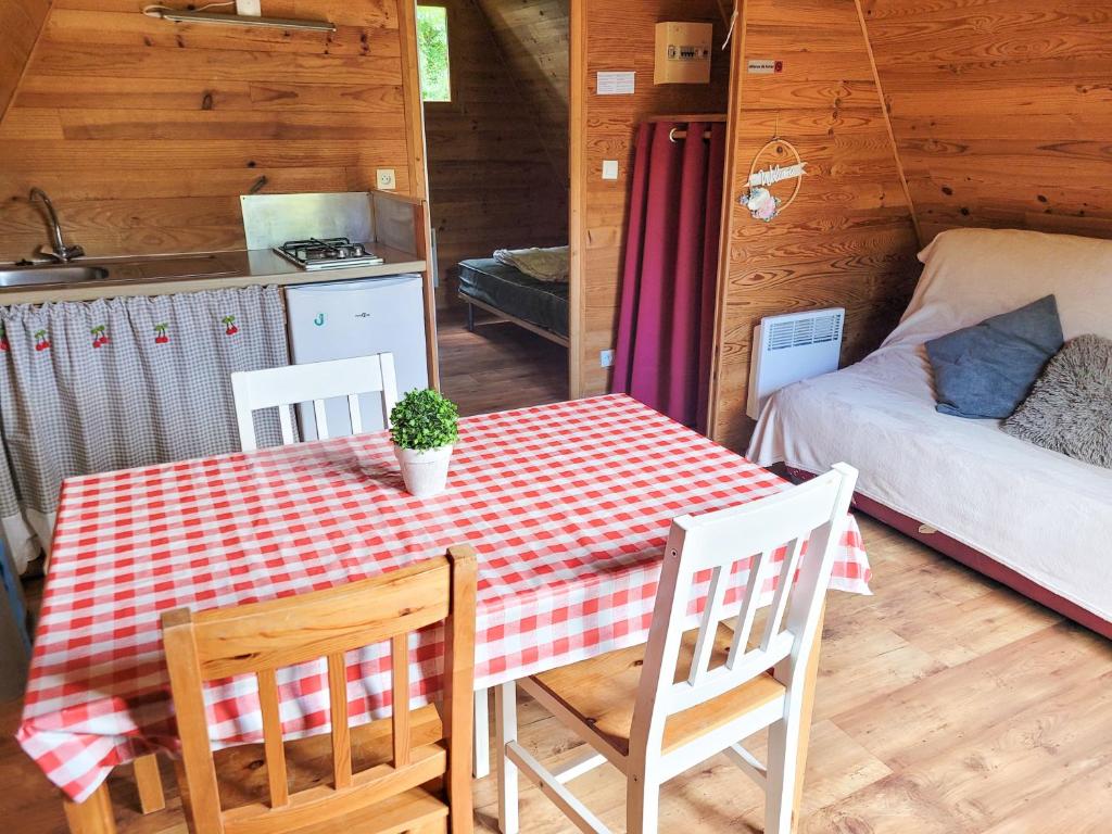 Camping les Hirondelles - Chalet