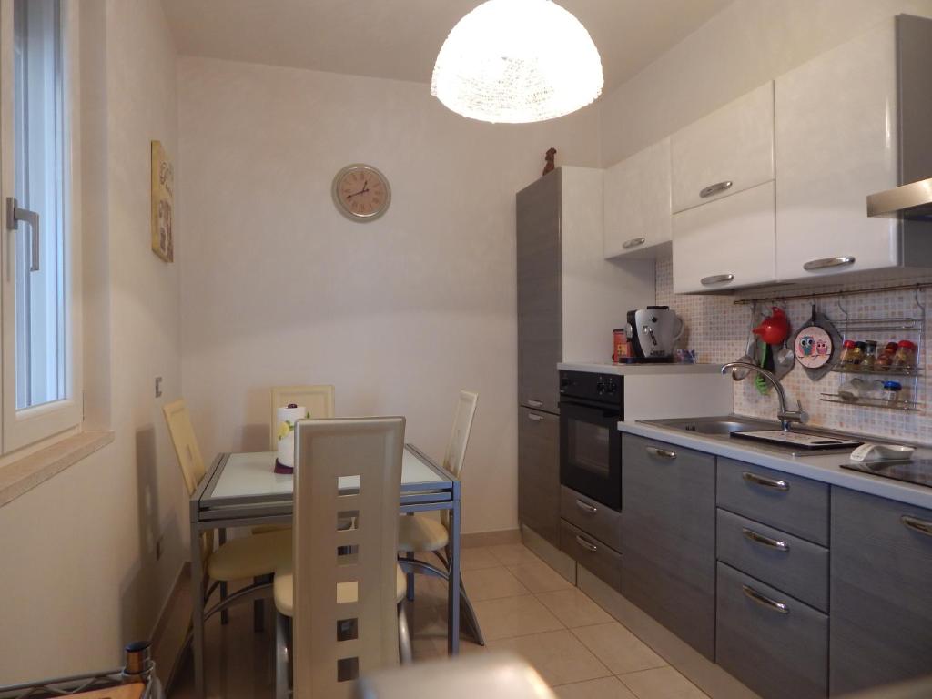 A kitchen or kitchenette at Villa Buenavista