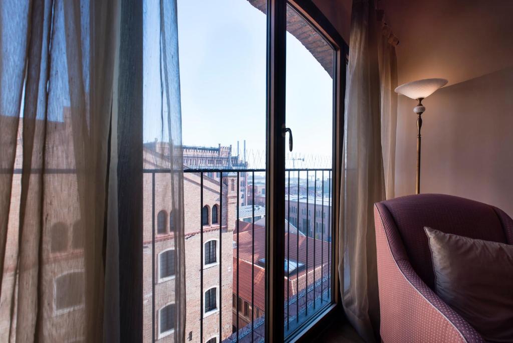 Posedenie v ubytovaní The Venice Penthouse and Rooftop-Terrace at Molino Stucky