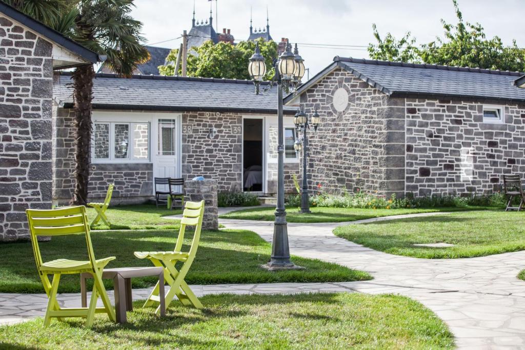 Zahrada ubytování Hôtel Restaurant les 13 Assiettes