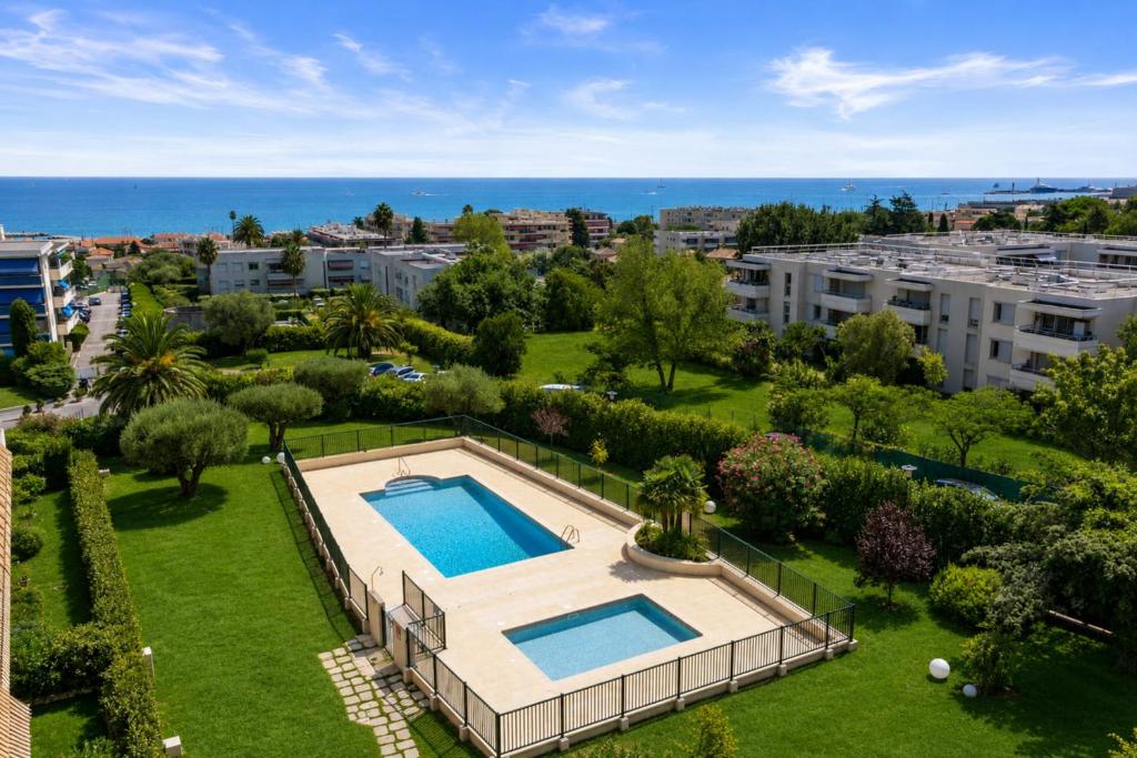 Le Thalassa - Spacious - Sea View - AC - Parking - Pool