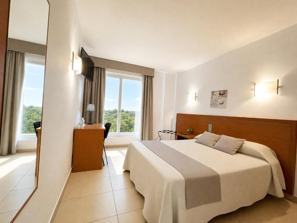 Postel nebo postele na pokoji v ubytování Hotel Avenida El Morell