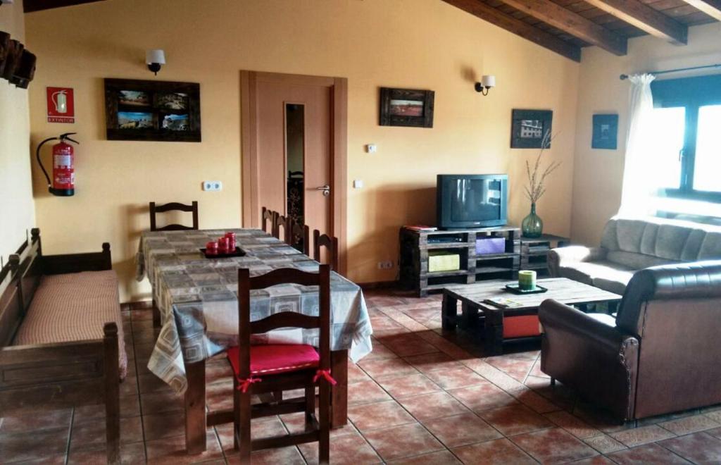 TV a/nebo společenská místnost v ubytování Las Candelas de Torreandaluz