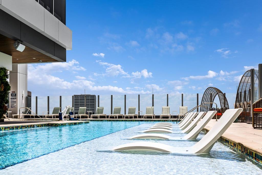 a swimming pool on the roof of a building at Atlanta Resort 2BR Apartment in Atlanta