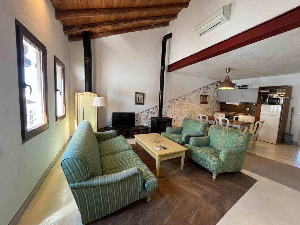 a living room with two green couches and a table at Apartamento Tana by SIERRA VIVA in Puerto-Gil