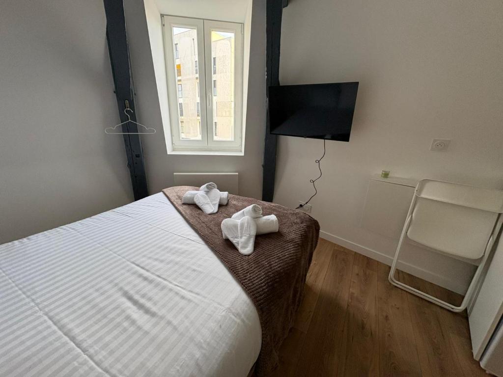 a bedroom with a bed and a window and a chair at Studio Mookaite in Lille