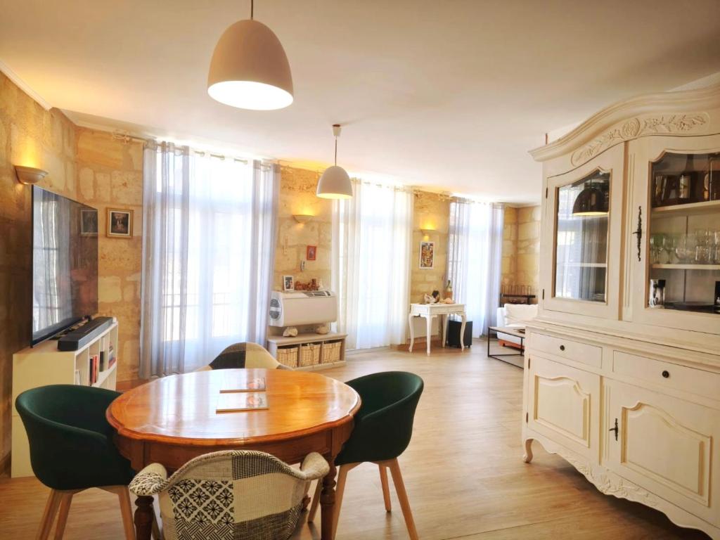 Grand appartement 80m2 à 100m de la Gare Saint Jean