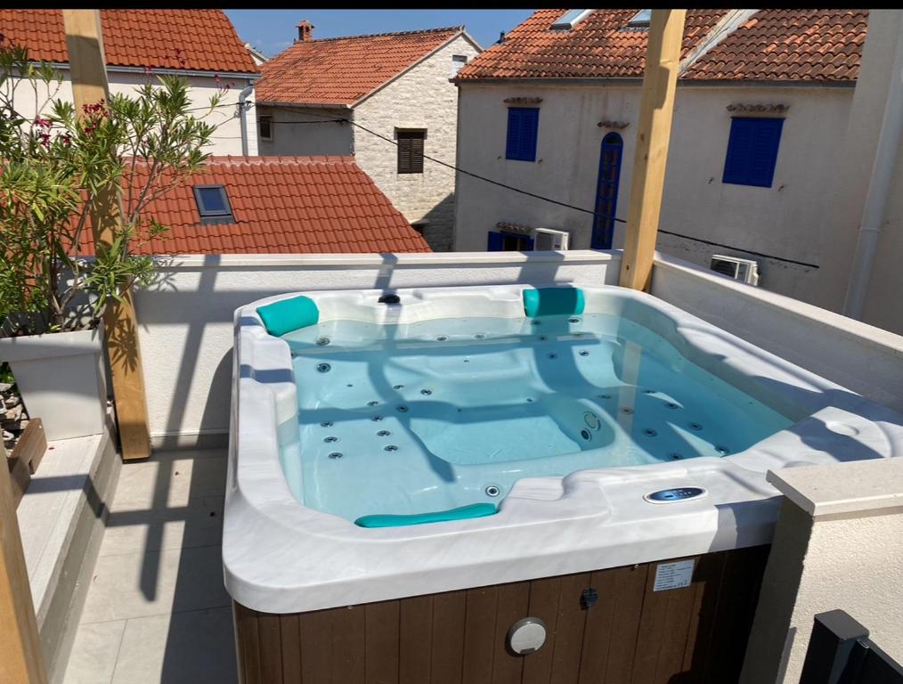 a hot tub on the roof of a balcony at Villa de Blue 3 rooftop pool & jacuzzi in Bol