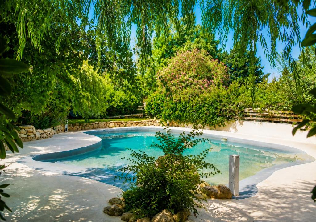 a swimming pool in the middle of a yard at Salvacintoggio -Votre Villa avec Piscine Privée- in Porto-Vecchio