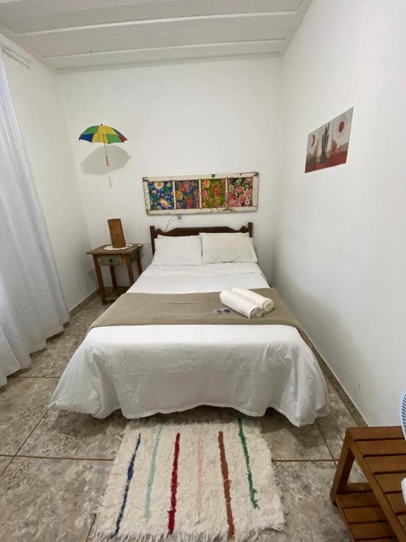 a bedroom with a large bed in a room at Quartos em Tiradentes MG - A Casa Sarará in Tiradentes