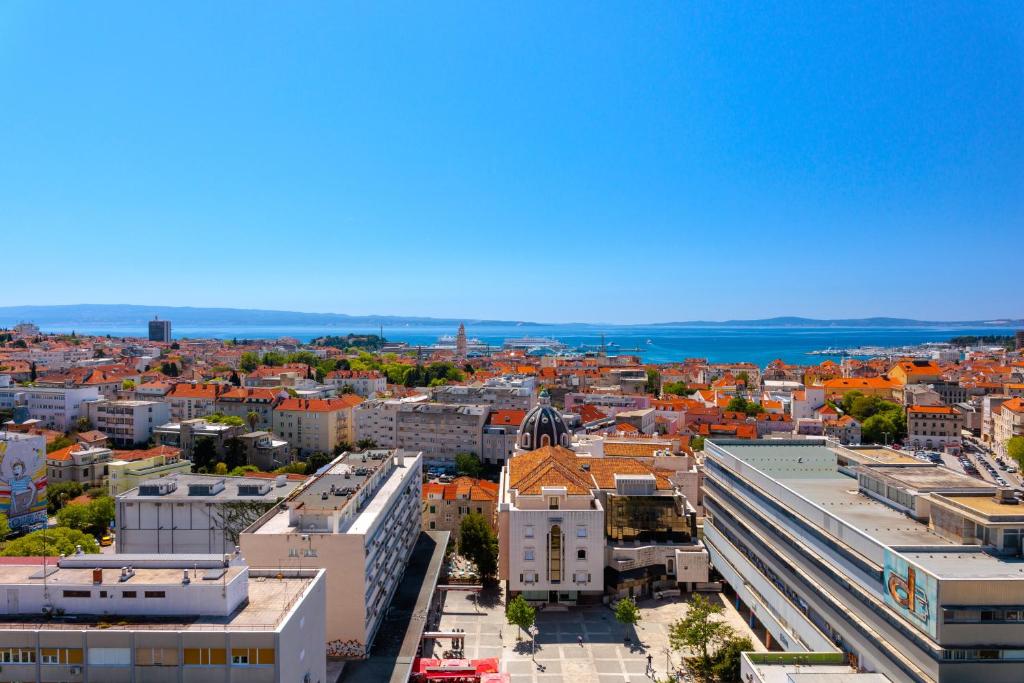 ANTHEA's TOP of SPLIT CENTRE PENTHOUSE