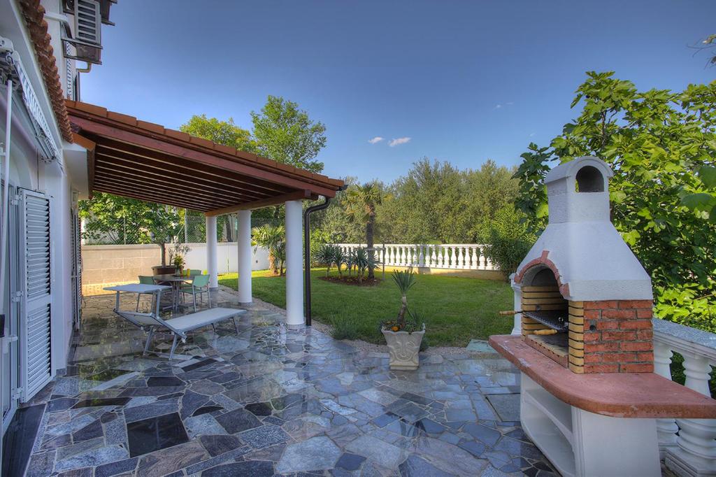 Villa Buric Fw 1 mit Garten & gedeckte Terrasse - One-Bedroom Apartment