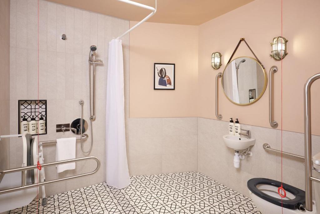 Hotel Indigo Gloucester - The Forum by IHG - Camera King Standard - Accessibile Ai Disabili