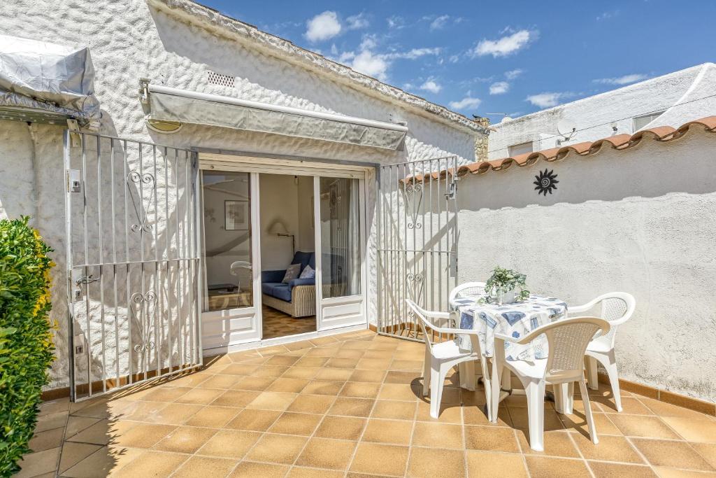a patio with a table and chairs on it at Bahia Studio in Empuriabrava