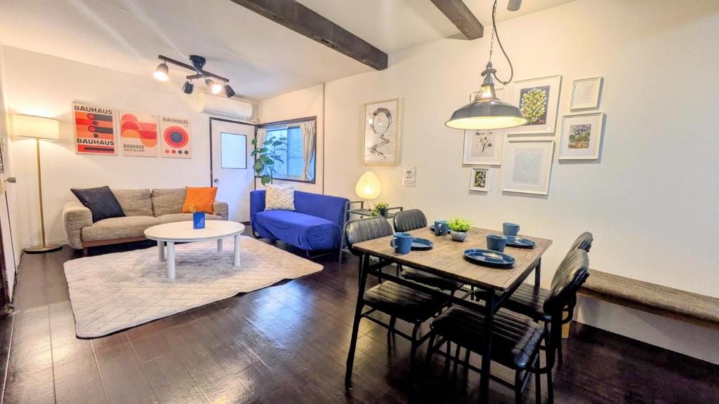 Spacious Traditional Japanese House near Umeda , Entire Home for 8 , Family Friendly, Oideya