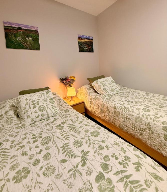 Habitación en apartamento con zonas comunes compartida H4