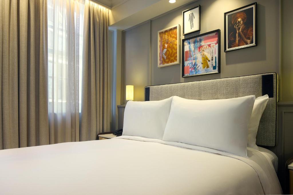 Radisson Blu Hotel, London Bond Street photo