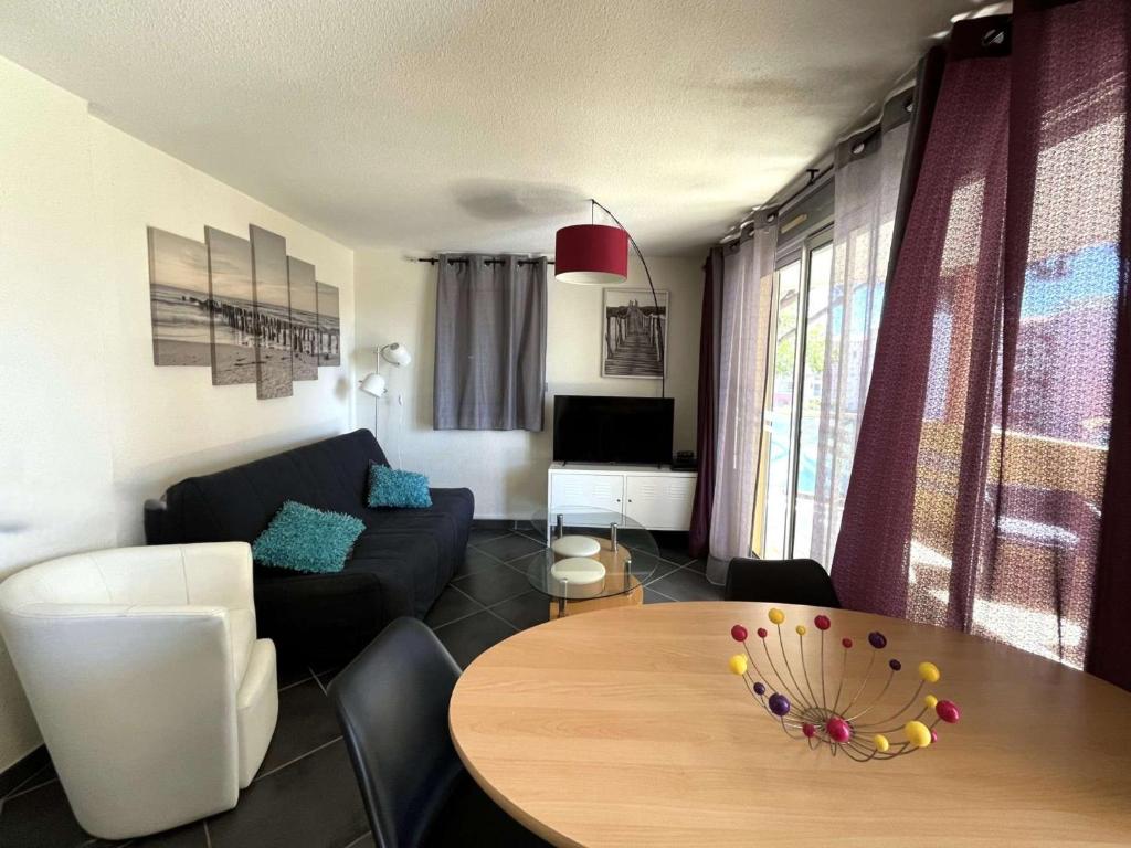 Splendide T3 rénové avec piscine et parking à 100m de la mer, 6 pers, terrasse, WIFI - FR-1-607-206