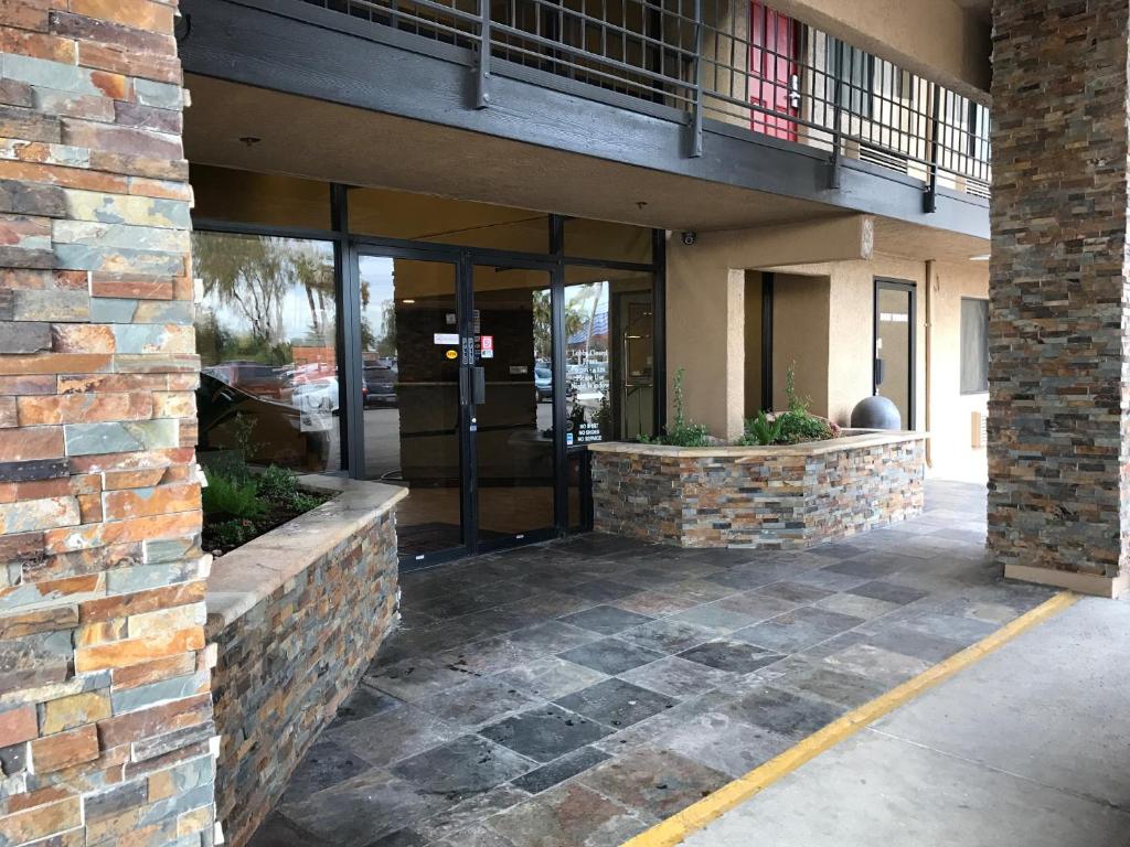 Balkón nebo terasa v ubytování Travelers Inn - Phoenix