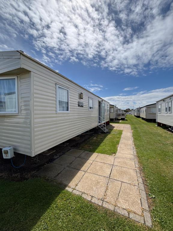 a row of mobile homes parked in a field at Seaview Holiday Rentals - Arizona pet friendly in Chestfield