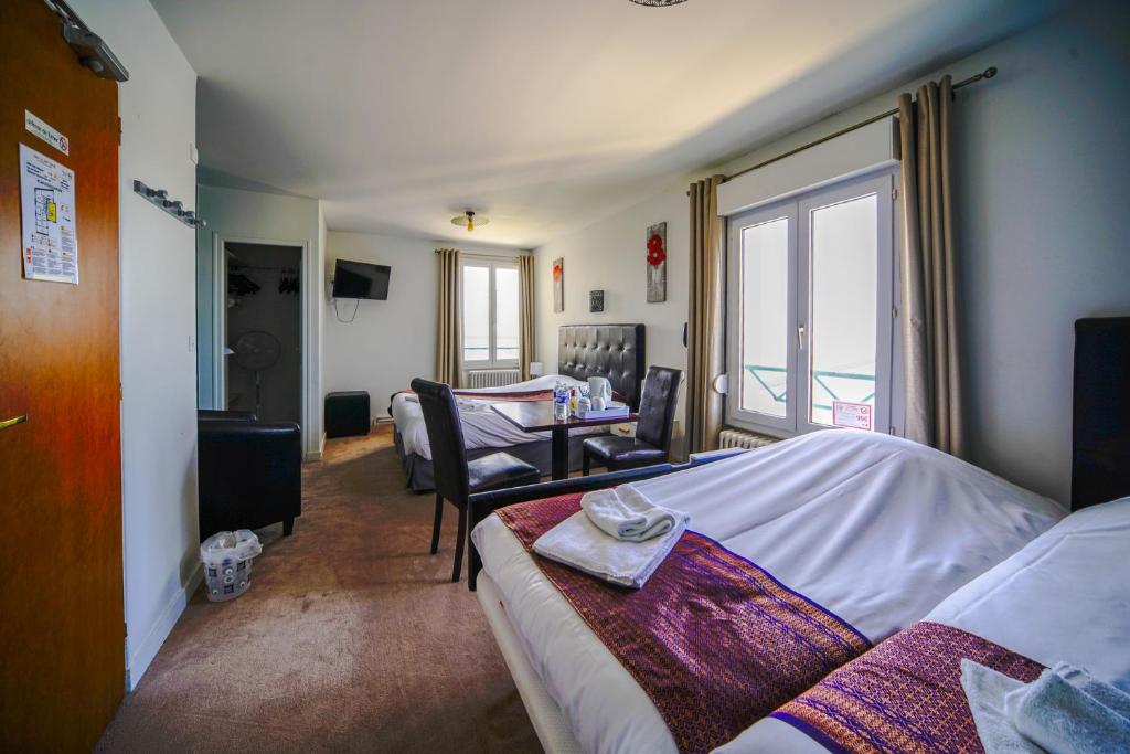 Logis Hôtel Le Bretagne - Chambre Familiale (4 Adultes)