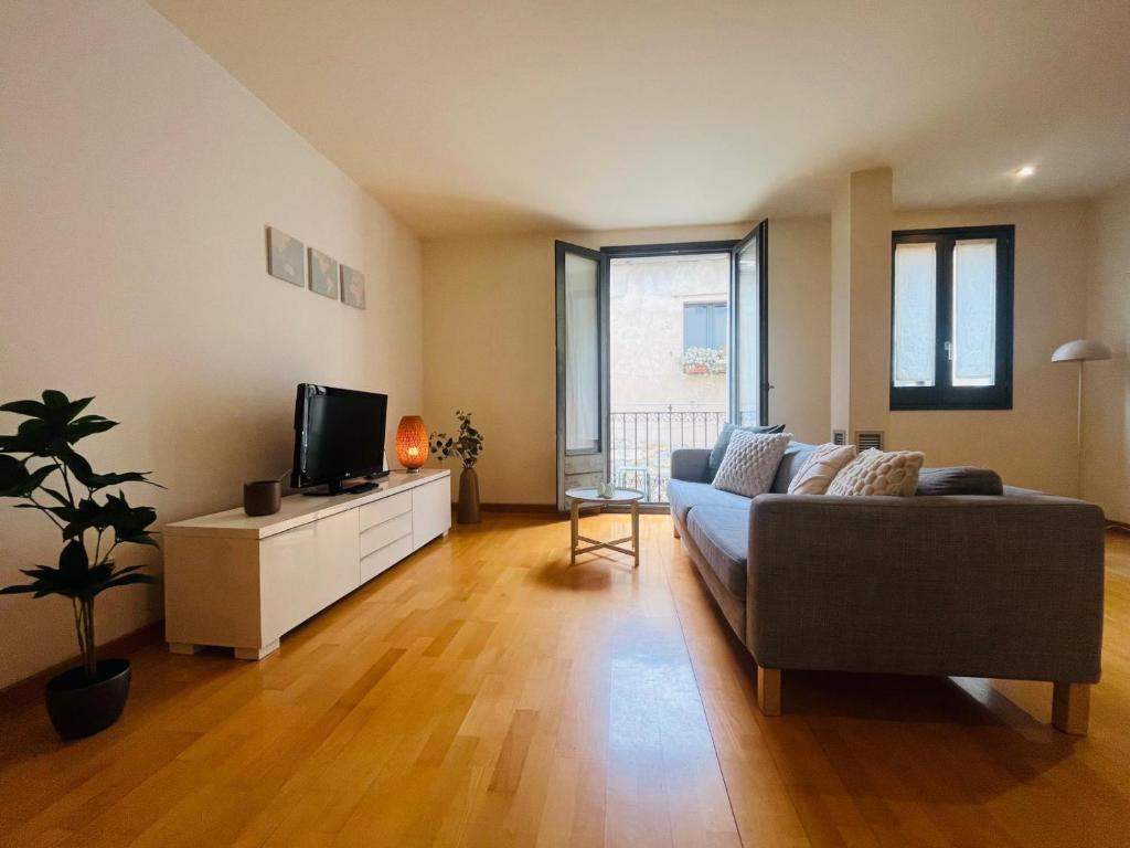 a living room with a couch and a tv at Two bedroom apartment behind the Rambla in Girona