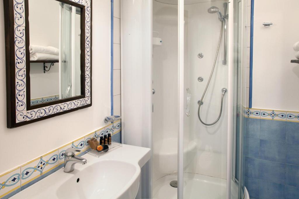 A bathroom at Albergo L'Antico Convitto