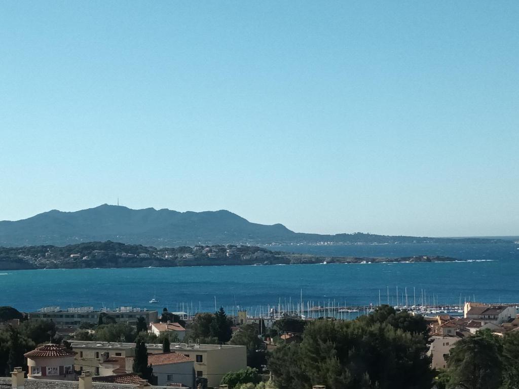 a view of a city and a body of water at Claloc portes d'azur in Bandol