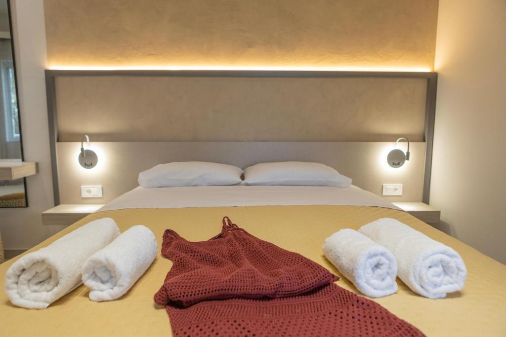 Llit o llits en una habitació de Stefanie Studios