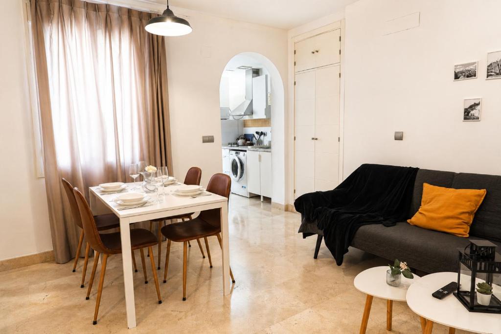 a living room with a table and a couch at Puerta de Arcos in Arcos de la Frontera