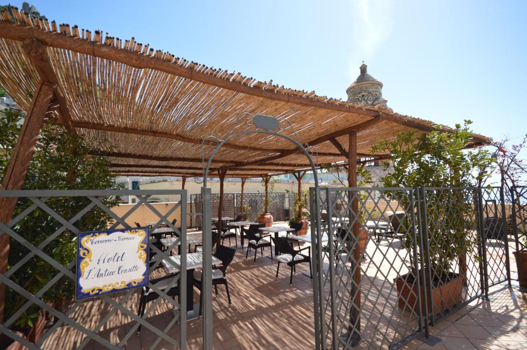 A balcony or terrace at Albergo L'Antico Convitto