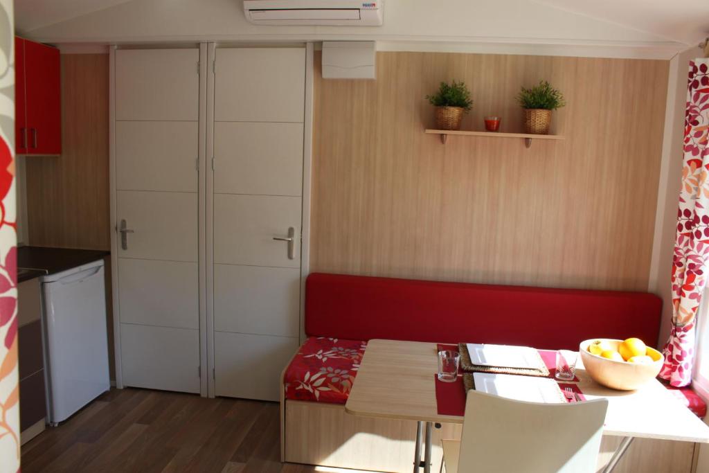 Camping Rio Vero de Alquézar - Two-Bedroom Bungalow