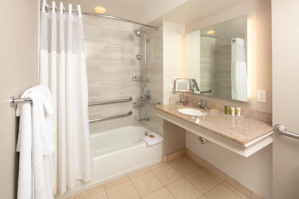 Hilton Madison Monona Terrace - 