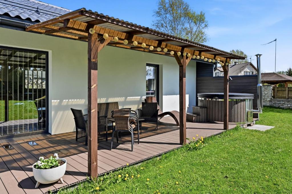 a pergola on a deck in a yard at Rukkilille majutus in Herjava