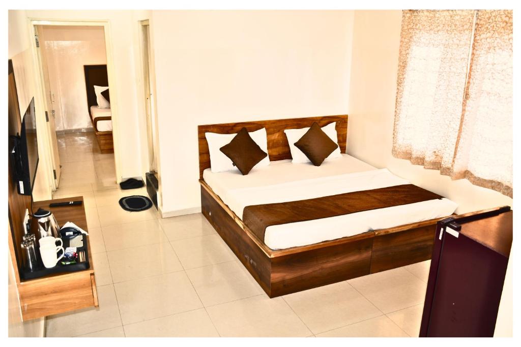 a bedroom with a bed in a room at SGR Luxury Homes in Kammasandra