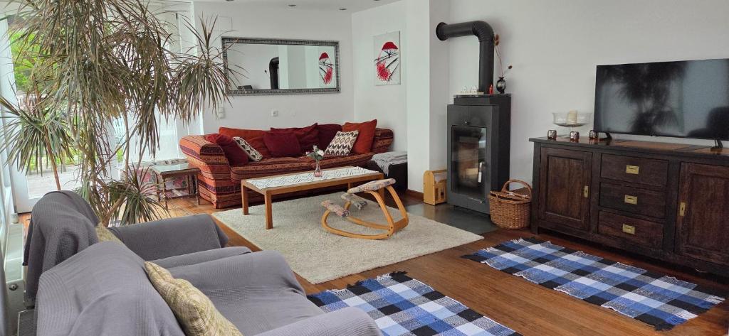 Bright top-floor apartment with terrace - 2 bedrooms - quiet area, 20 min to center