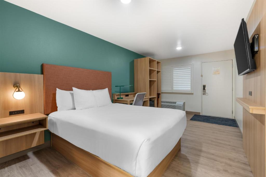 Best Western Plus Clocktower Inn photo