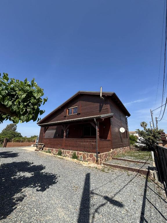 a brown house with a fence in front of it at Casa Franch in Deltebre